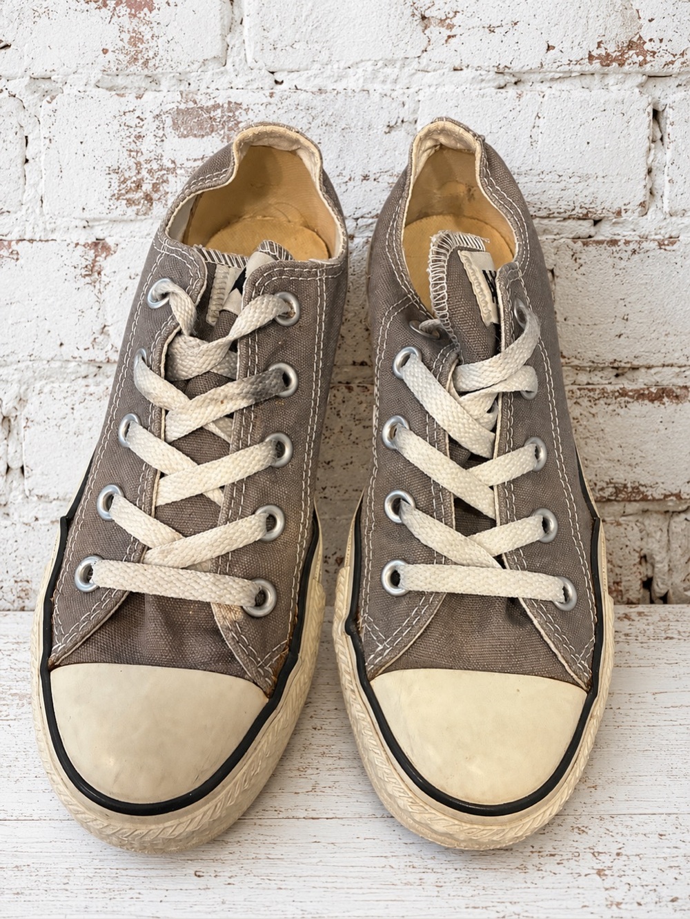 Converse Chuck Taylor Low Top Gray Canvas Sneakers -Women’s size 6